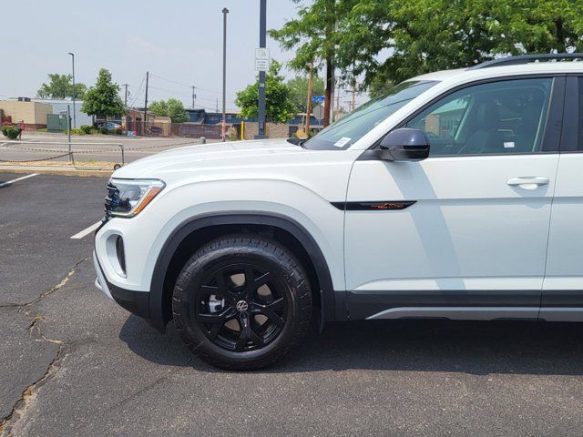 2024 Volkswagen Atlas 2.0T Peak Edition SE w/Technology