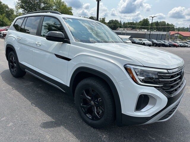 2024 Volkswagen Atlas 2.0T Peak Edition SE w/Technology