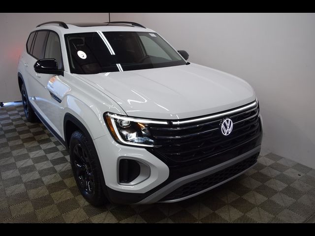 2024 Volkswagen Atlas 2.0T Peak Edition SE w/Technology