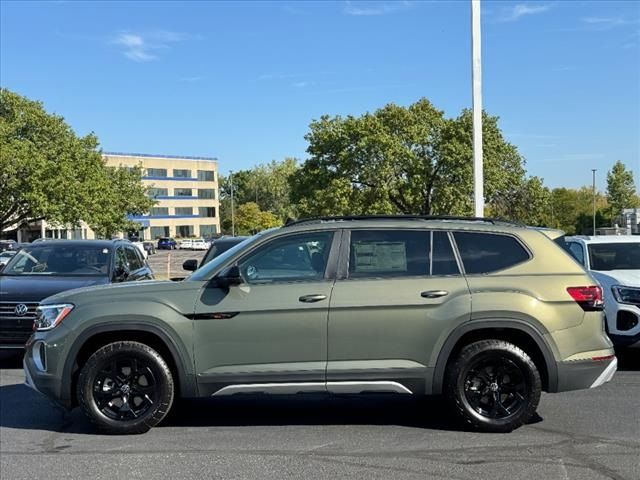 2024 Volkswagen Atlas 2.0T Peak Edition SE w/Technology