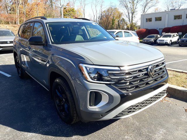 2024 Volkswagen Atlas 2.0T Peak Edition SE w/Technology