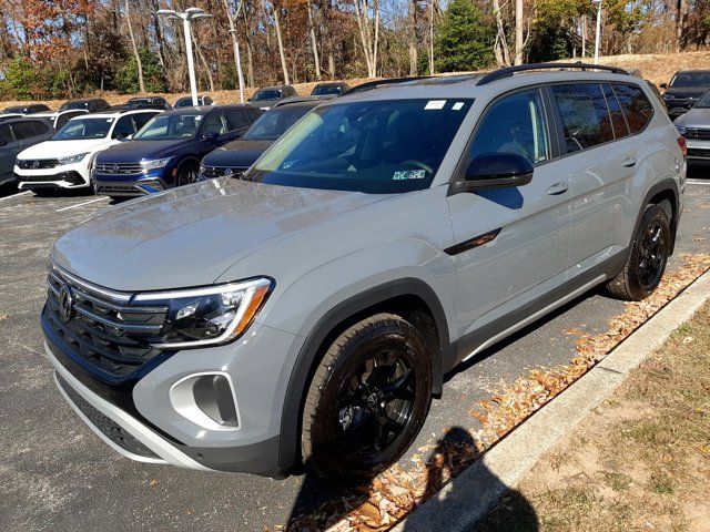 2024 Volkswagen Atlas 2.0T Peak Edition SE w/Technology