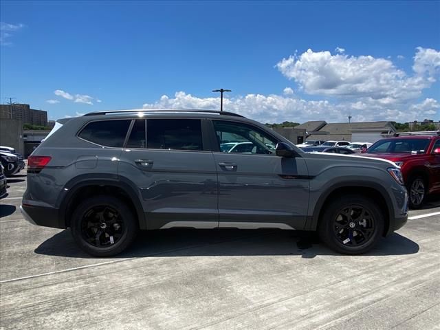 2024 Volkswagen Atlas 2.0T Peak Edition SEL