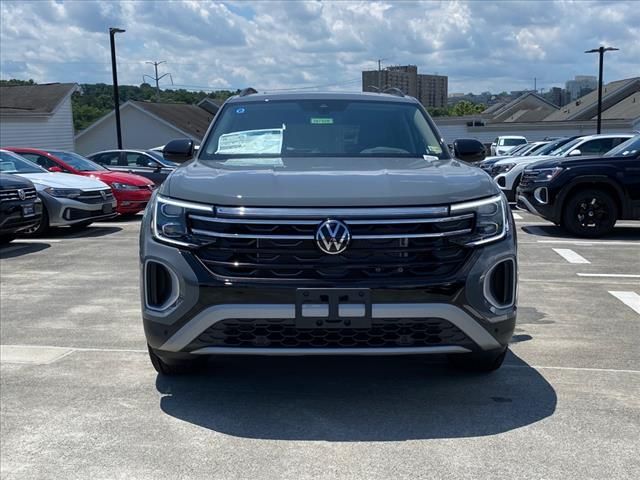 2024 Volkswagen Atlas 2.0T Peak Edition SEL