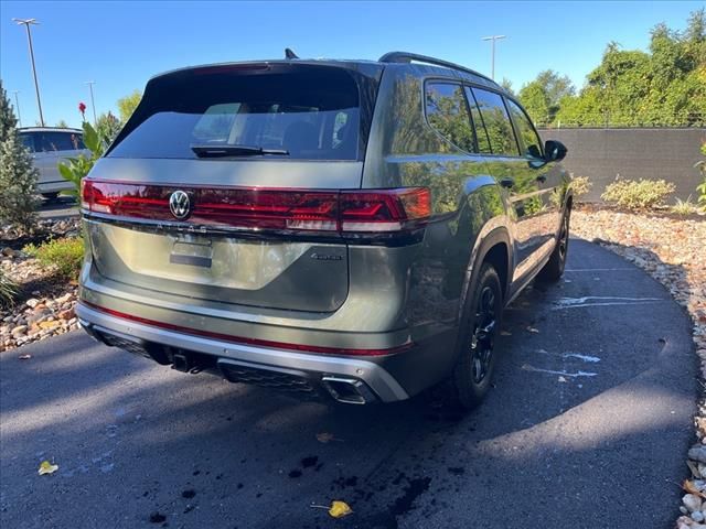 2024 Volkswagen Atlas 2.0T Peak Edition SEL