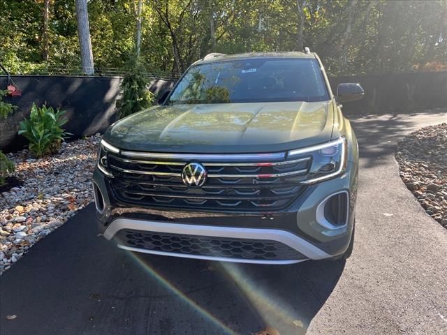 2024 Volkswagen Atlas 2.0T Peak Edition SEL