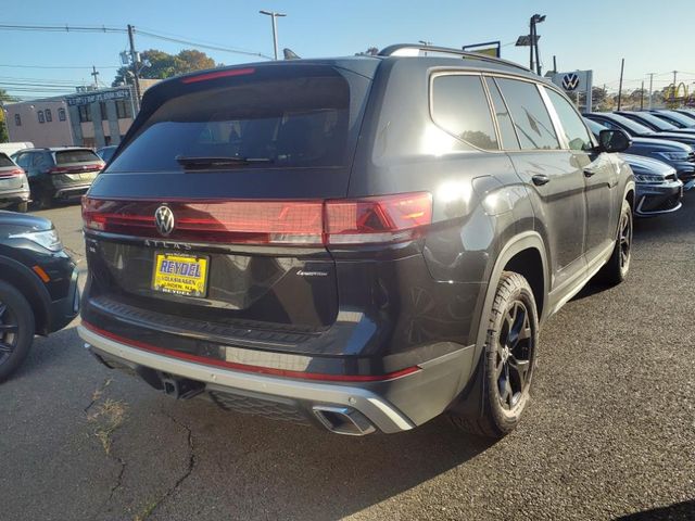2024 Volkswagen Atlas 2.0T Peak Edition SEL