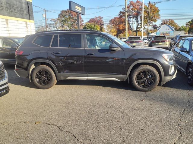 2024 Volkswagen Atlas 2.0T Peak Edition SEL