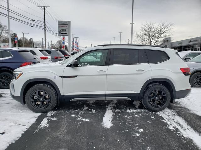 2024 Volkswagen Atlas 2.0T Peak Edition SEL