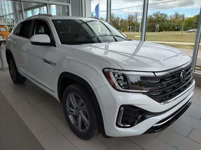 2024 Volkswagen Atlas Cross Sport 2.0T SEL R-Line