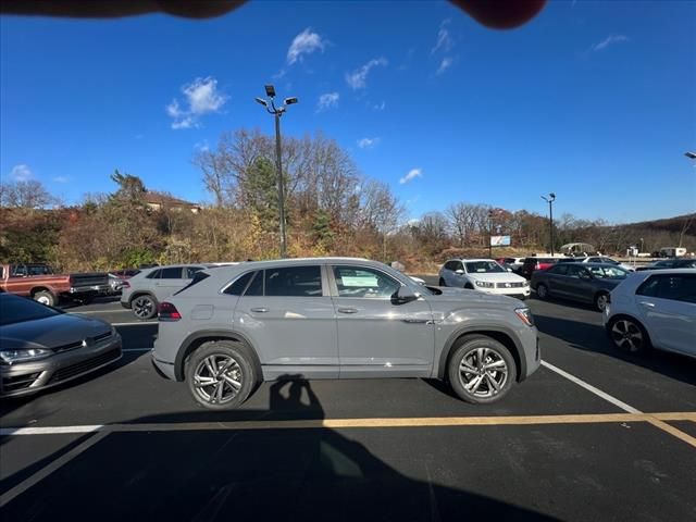 2024 Volkswagen Atlas Cross Sport 2.0T SEL R-Line