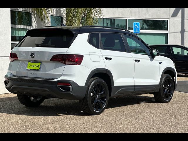 2024 Volkswagen Taos SE Black