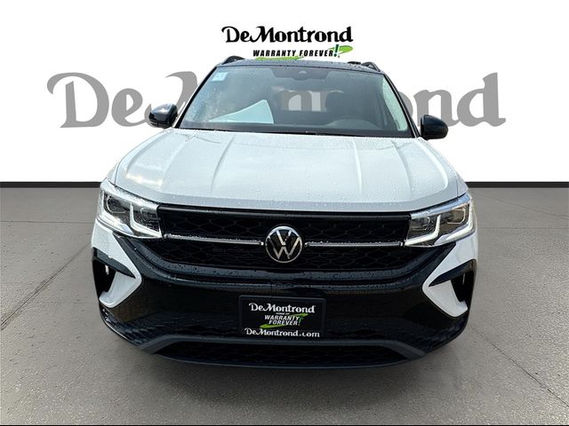 2024 Volkswagen Taos SE Black