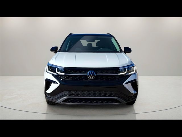 2024 Volkswagen Taos SE Black