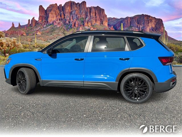 2024 Volkswagen Taos SE Black