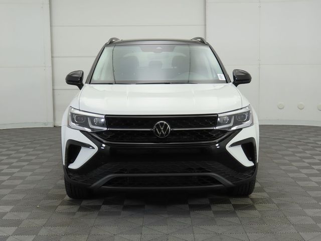 2024 Volkswagen Taos SE Black