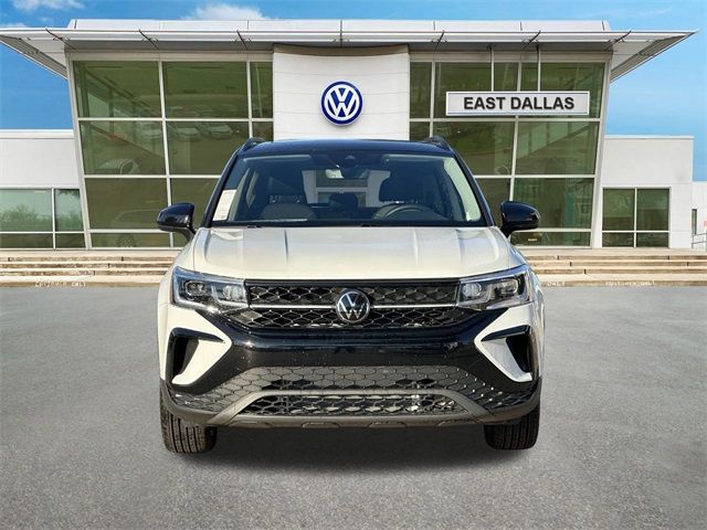 2024 Volkswagen Taos SE Black