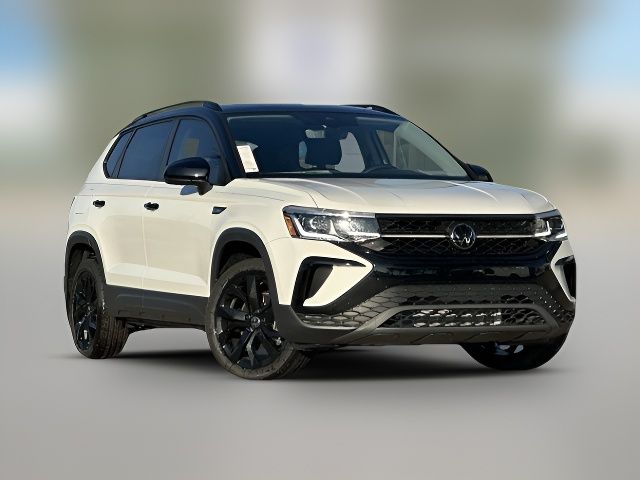 2024 Volkswagen Taos SE Black