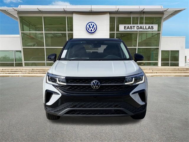 2024 Volkswagen Taos SE Black