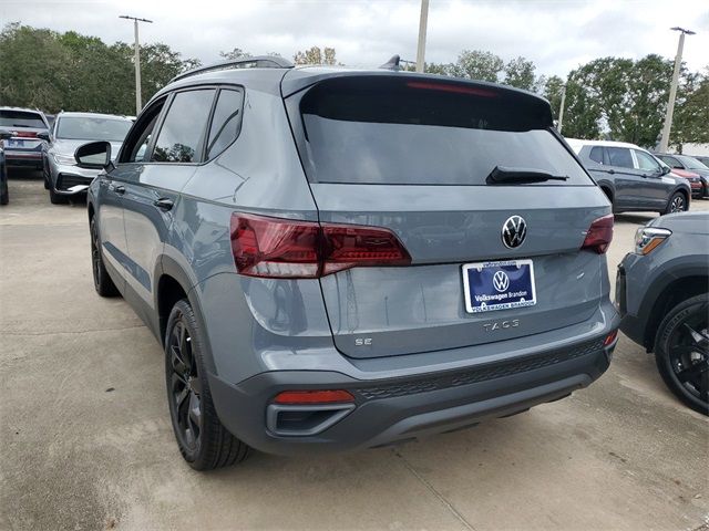 2024 Volkswagen Taos SE Black