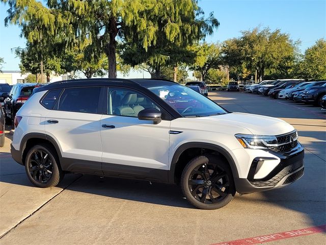 2024 Volkswagen Taos SE Black