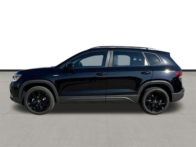 2024 Volkswagen Taos SE Black