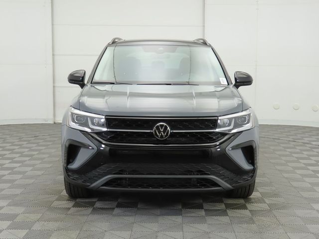 2024 Volkswagen Taos SE Black