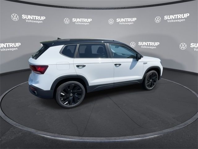 2024 Volkswagen Taos SE Black