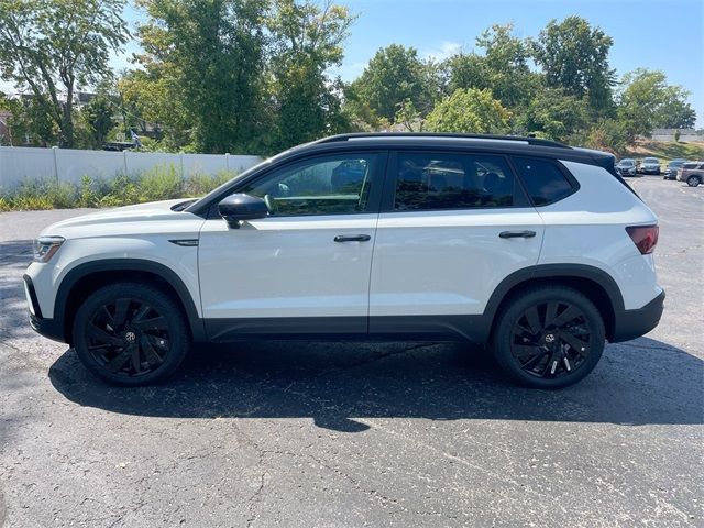 2024 Volkswagen Taos SE Black