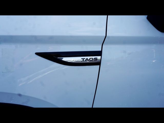 2024 Volkswagen Taos SE Black