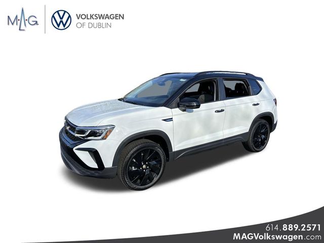 2024 Volkswagen Taos SE Black