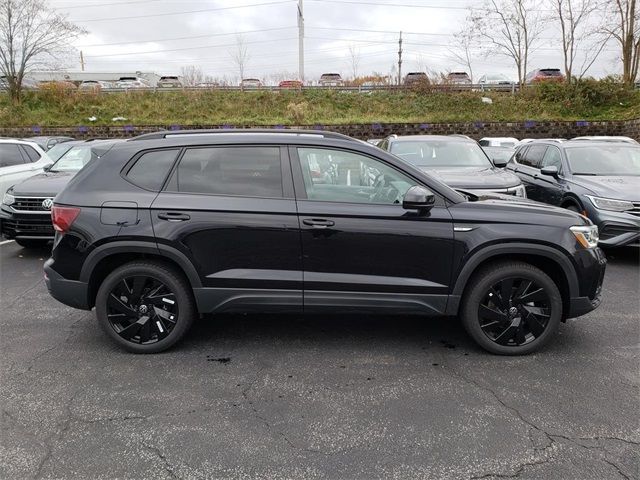 2024 Volkswagen Taos SE Black