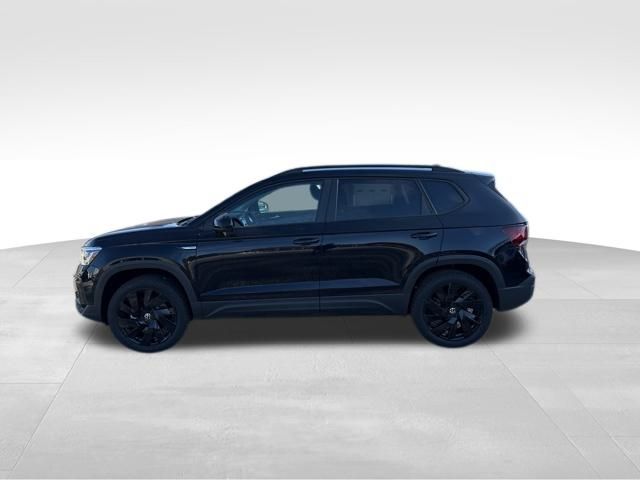 2024 Volkswagen Taos SE Black