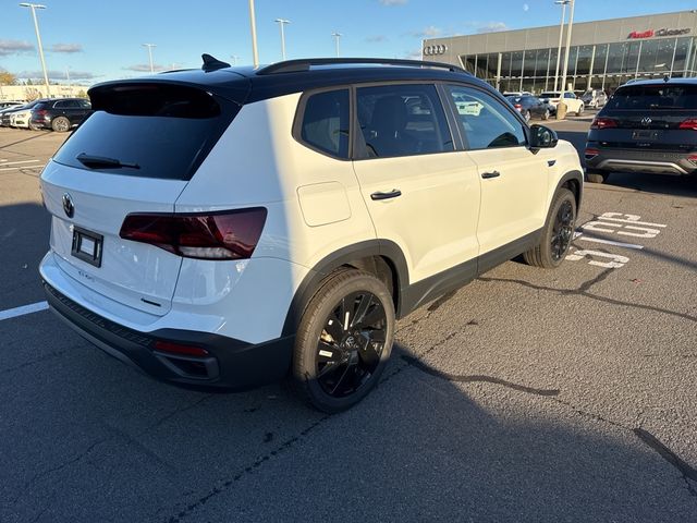 2024 Volkswagen Taos SE Black