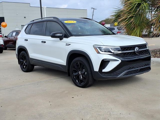 2024 Volkswagen Taos SE Black