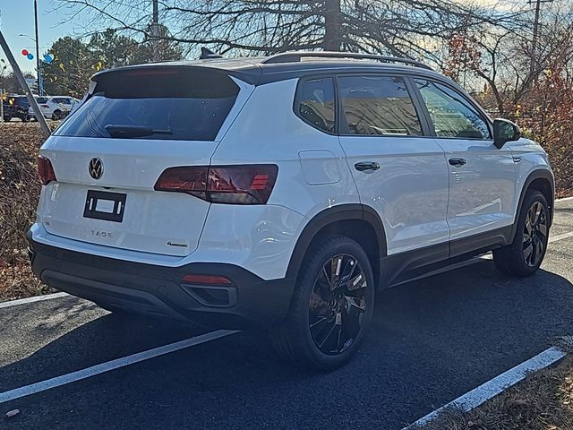 2024 Volkswagen Taos SE Black