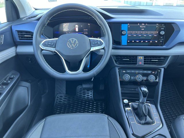 2024 Volkswagen Taos SE Black