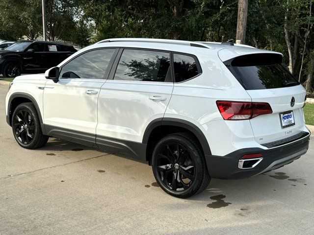 2024 Volkswagen Taos SE Black