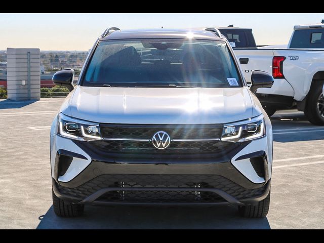 2024 Volkswagen Taos SE Black