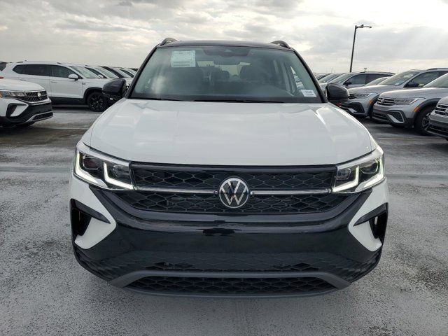 2024 Volkswagen Taos SE Black