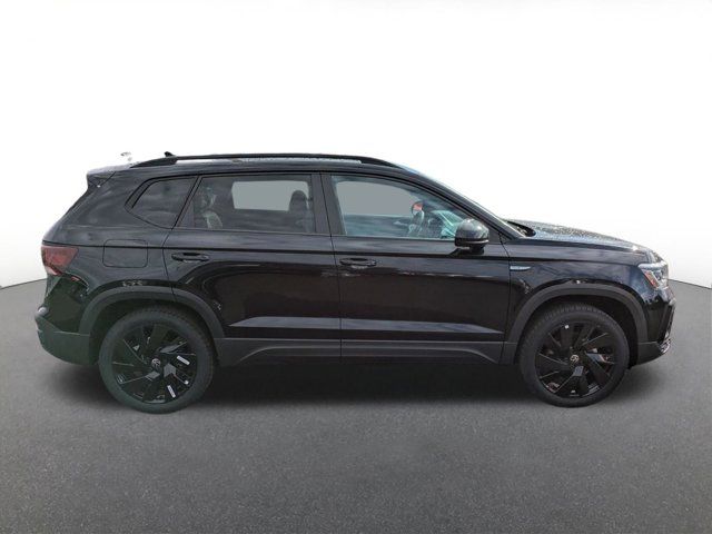 2024 Volkswagen Taos SE Black