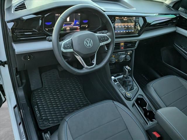 2024 Volkswagen Taos SE Black