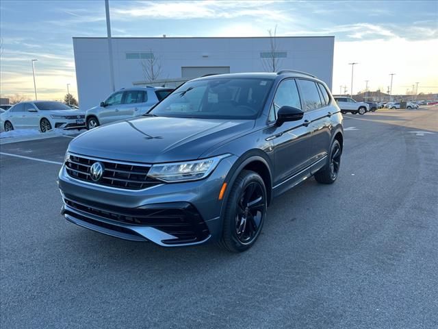 2024 Volkswagen Tiguan SE R-Line Black