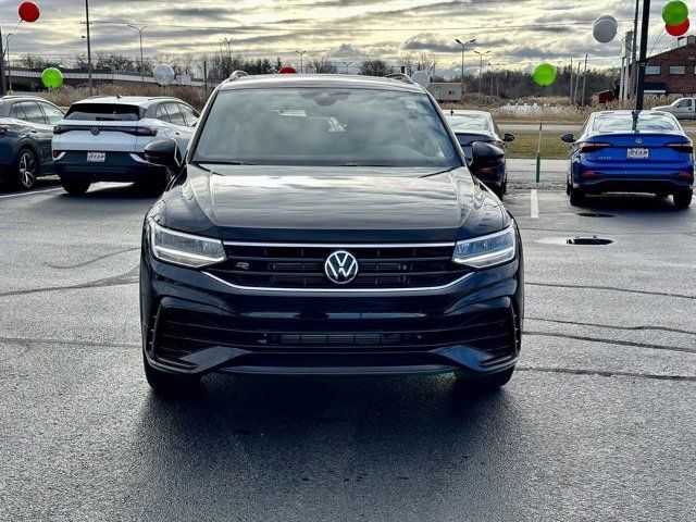 2024 Volkswagen Tiguan SE R-Line Black