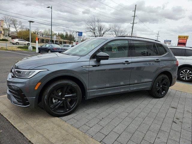 2024 Volkswagen Tiguan SE R-Line Black