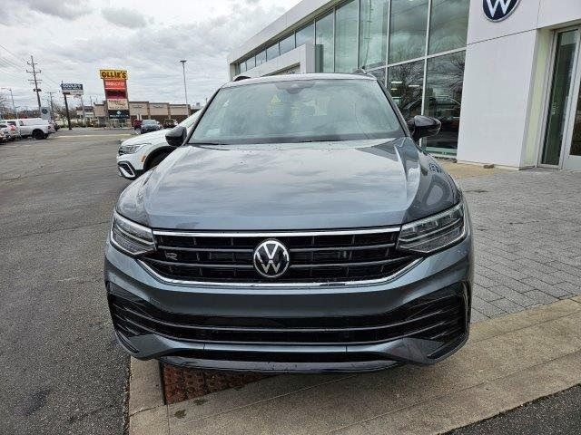 2024 Volkswagen Tiguan SE R-Line Black