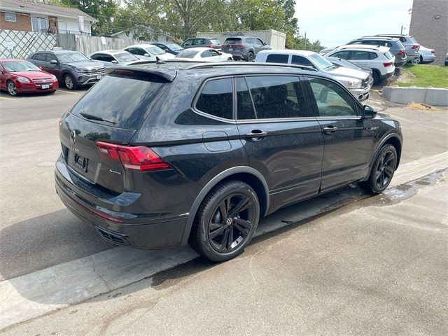 2024 Volkswagen Tiguan SE R-Line Black