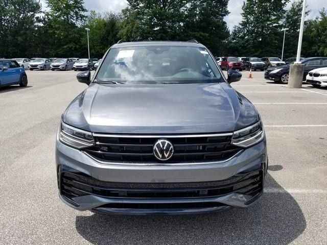 2024 Volkswagen Tiguan SE R-Line Black