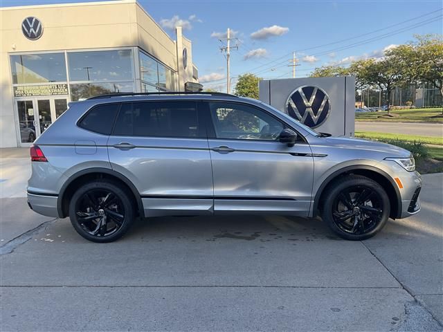 2024 Volkswagen Tiguan SE R-Line Black