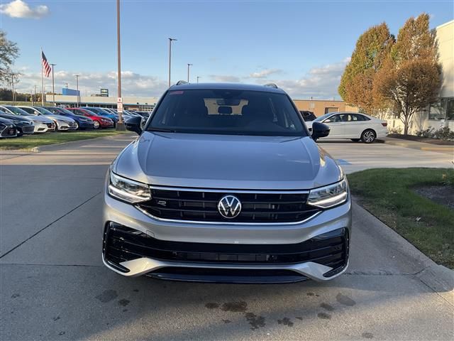 2024 Volkswagen Tiguan SE R-Line Black